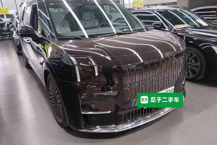 Used Zeekr 009 2024 7-Seater Aisle Version 108 kWh Front Right 45 Deg