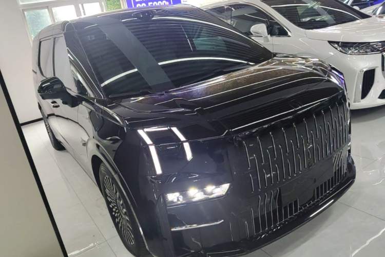 Used Zeekr 009 2024 Six-Seat Executive Version 4WD 140 kWh Front Right 45 Deg