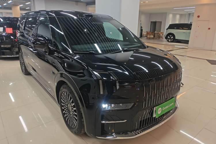 Used Zeekr 009 2024 Six-Seat Executive Version 4WD 108 kWh Front Right 45 Deg
