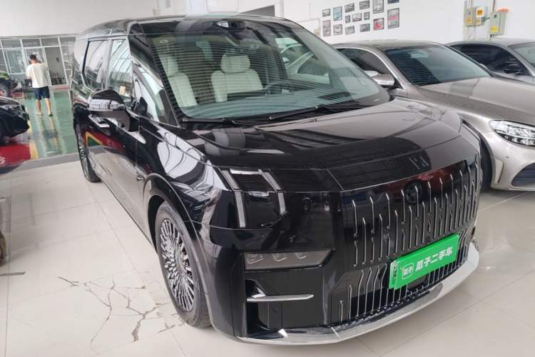 Used Zeekr 009 2024 7-Seater Aisle Version 108 kWh Front Right 45 Deg