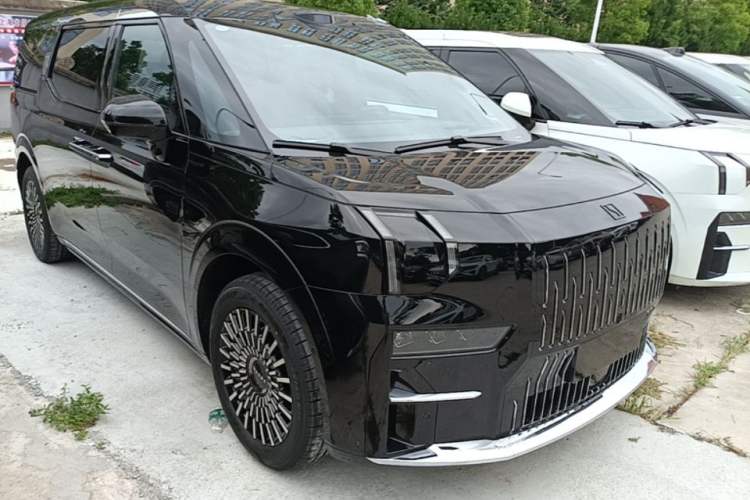 Used Zeekr 009 2024 7-Seater Aisle Version 108 kWh Front Right 45 Deg