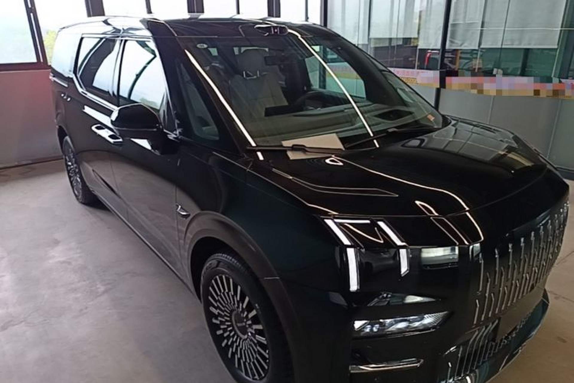 Used Zeekr 009 2024 7-Seater Walk-Through Version Four-Wheel Drive 108 kWh Front Right 45 Deg