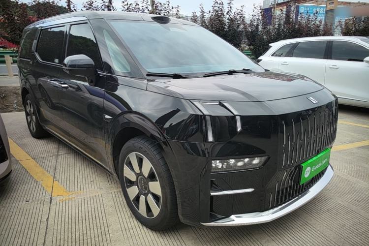 Used Zeekr 009 2024 Six-Seat Executive Version 4WD 108 kWh Front Right 45 Deg