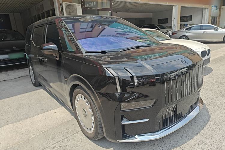 Used Zeekr 009 2024 Six-Seat Executive Version 4WD 108 kWh Front Right 45 Deg