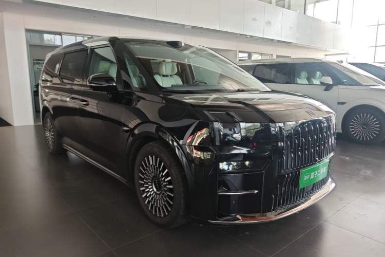 Used Zeekr 009 2024 Six-Seat Executive Version 4WD 108 kWh Front Right 45 Deg