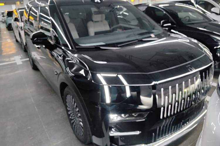 Used Zeekr 009 2024 7-Seater Walk-Through Version Four-Wheel Drive 108 kWh Front Right 45 Deg