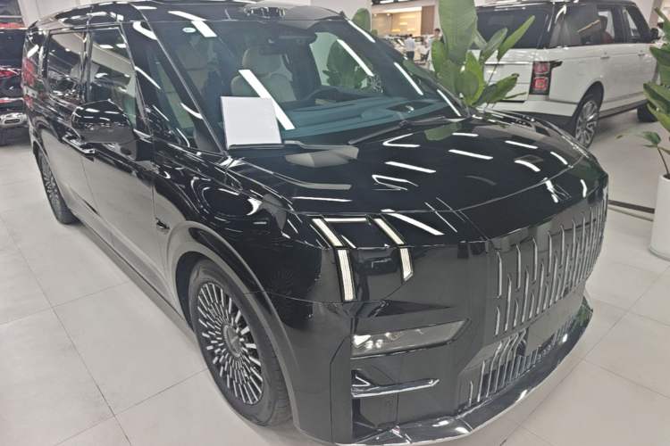Used Zeekr 009 2024 7-Seater Walk-Through Version Four-Wheel Drive 108 kWh Front Right 45 Deg