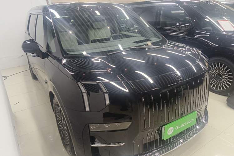 Used Zeekr 009 2024 Six-Seat Executive Version 4WD 108 kWh Front Right 45 Deg