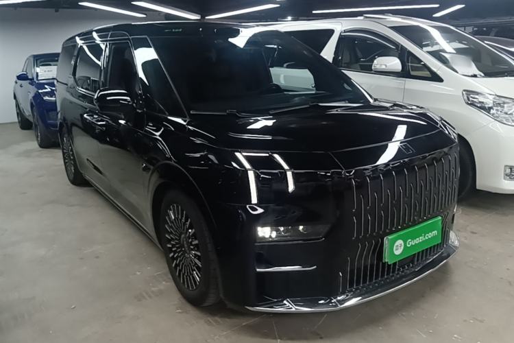 Used Zeekr 009 2024 Six-Seat Executive Version 4WD 108 kWh Front Right 45 Deg