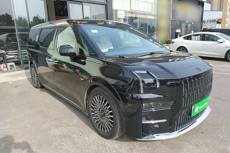 Used Zeekr 009 2024 Six-Seat Executive Version 4WD 108 kWh Front Right 45 Deg