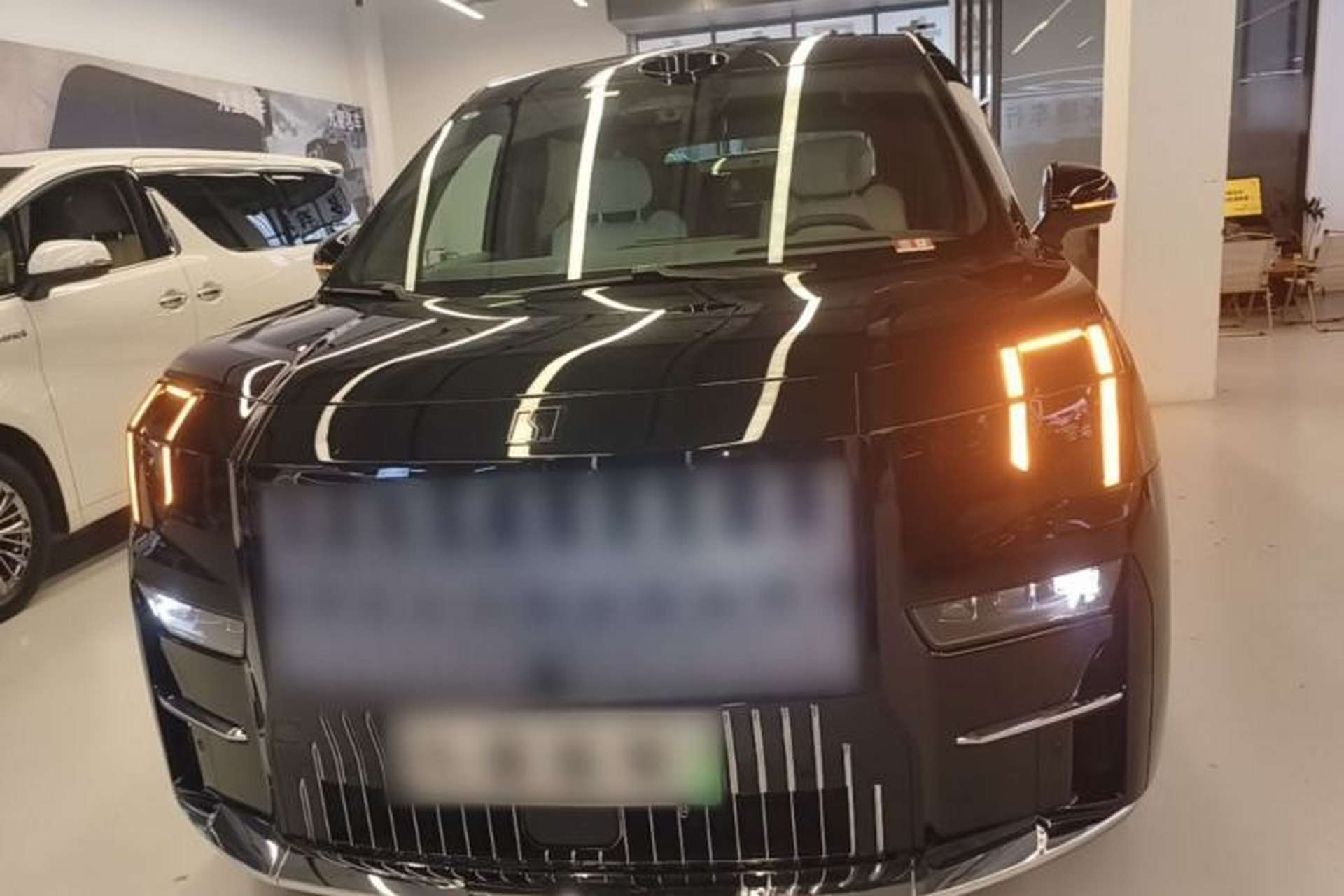 Used Zeekr 009 2024 7-Seater Walk-Through Version Four-Wheel Drive 108 kWh Front