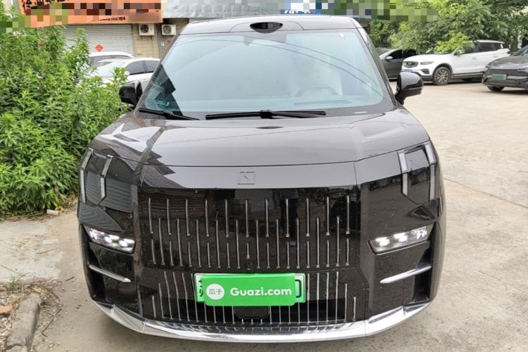 Used Zeekr 009 2024 7-Seater Aisle Version 108 kWh Front