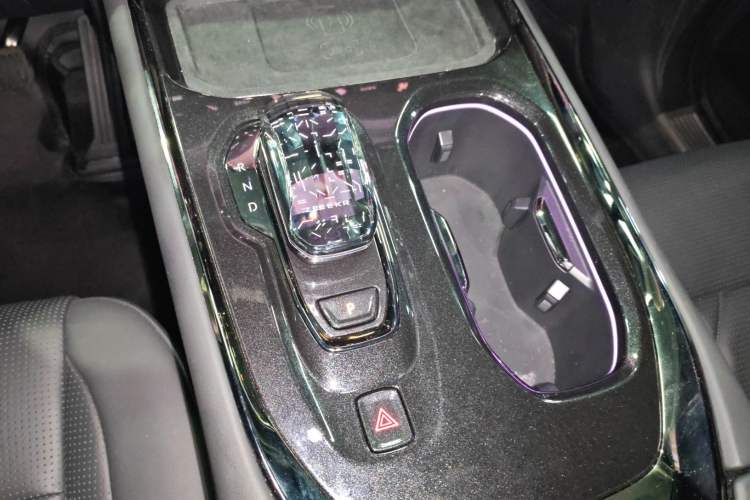 Used Zeekr 009 2024 Six-Seat Executive Version 4WD 108 kWh Gear Lever