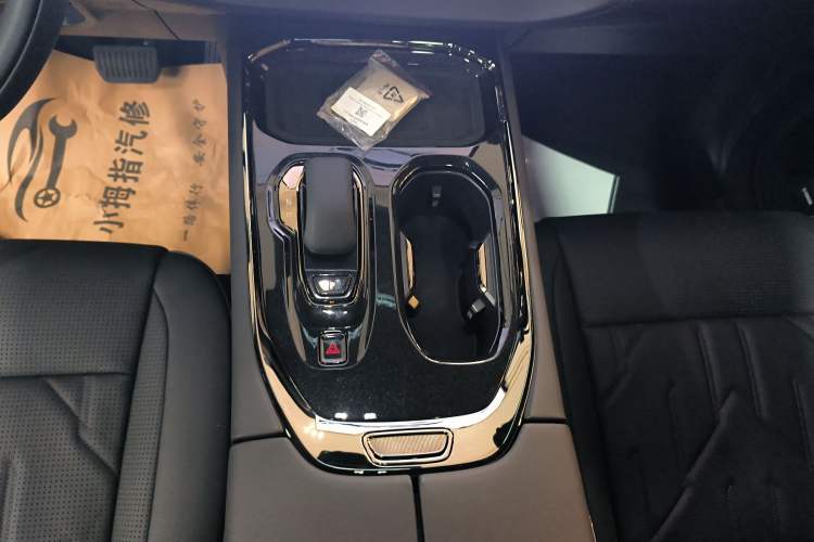 Used Zeekr 009 2024 7-Seater Aisle Version 108 kWh Gear Lever