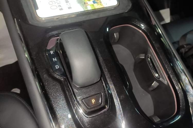 Used Zeekr 009 2024 7-Seater Walk-Through Version Four-Wheel Drive 108 kWh Gear Lever
