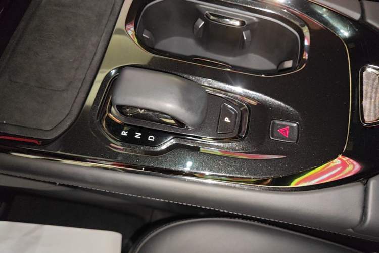 Used Zeekr 009 2024 Six-Seat Executive Version 4WD 108 kWh Gear Lever