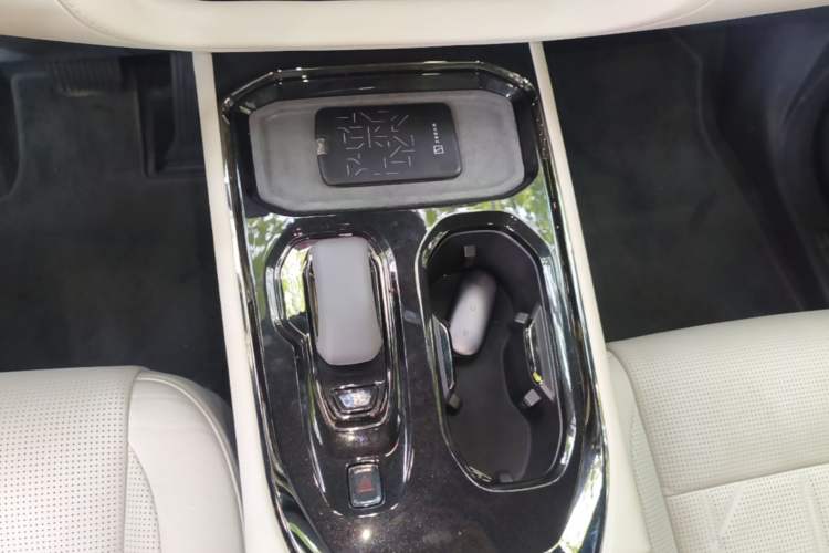 Used Zeekr 009 2024 Six-Seat Executive Version 4WD 108 kWh Gear Lever