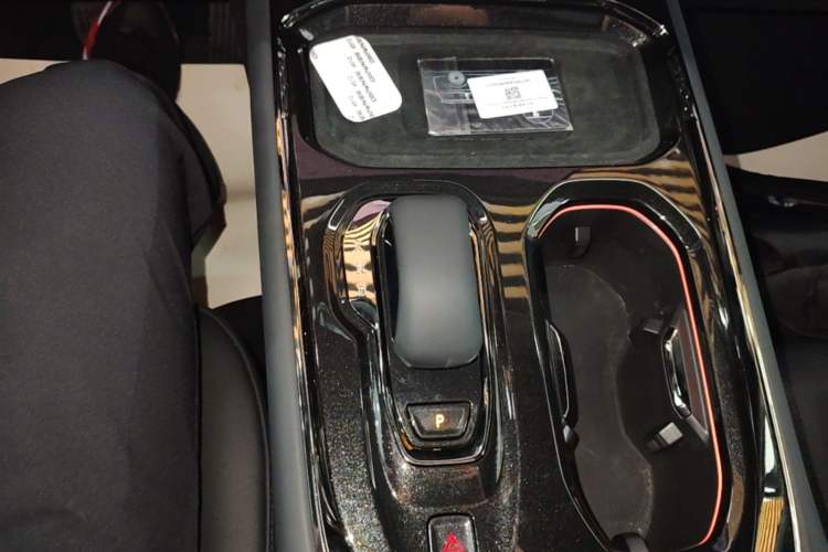 Used Zeekr 009 2024 7-Seater Walk-Through Version Four-Wheel Drive 108 kWh Gear Lever