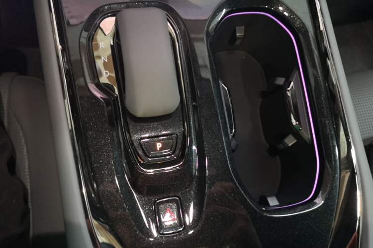 Used Zeekr 009 2024 7-Seater Aisle Version 108 kWh Gear Lever