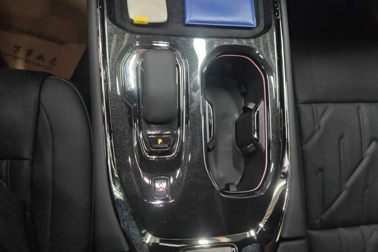Used Zeekr 009 2024 7-Seater Walk-Through Version Four-Wheel Drive 108 kWh Gear Lever