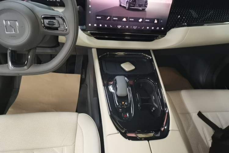Used Zeekr 009 2024 Six-Seat Executive Version 4WD 108 kWh Gear Lever