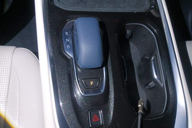 Used Zeekr 009 2024 Six-Seat Executive Version 4WD 108 kWh Gear Lever