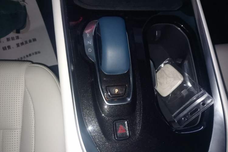 Used Zeekr 009 2024 Six-Seat Executive Version 4WD 108 kWh Gear Lever