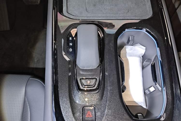 Used Zeekr 009 2024 7-Seater Aisle Version 108 kWh Gear Lever