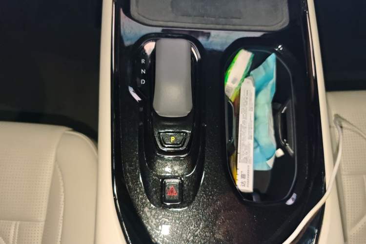 Used Zeekr 009 2024 7-Seater Aisle Version 108 kWh Gear Lever