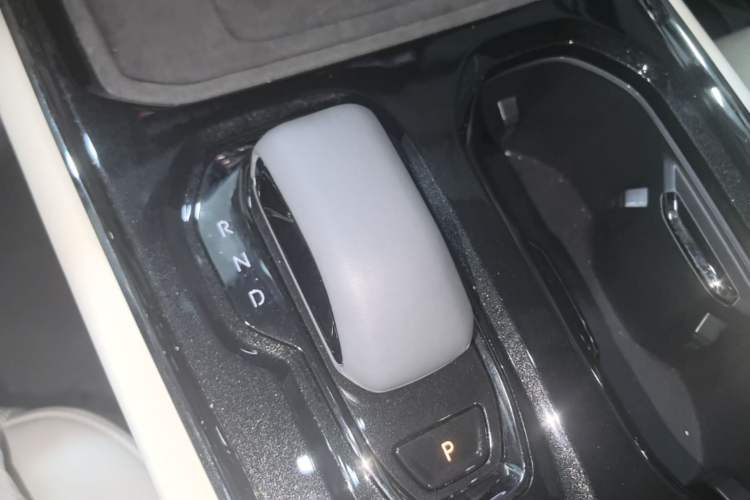 Used Zeekr 009 2024 7-Seater Walk-Through Version Four-Wheel Drive 108 kWh Gear Lever