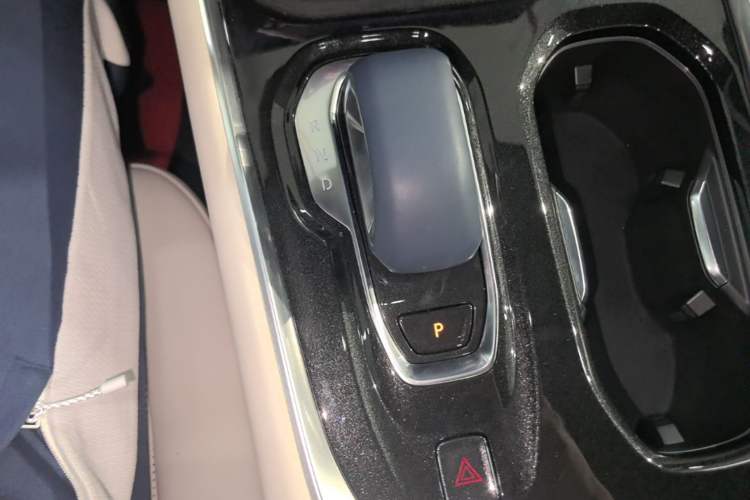 Used Zeekr 009 2024 7-Seater Walk-Through Version Four-Wheel Drive 108 kWh Gear Lever