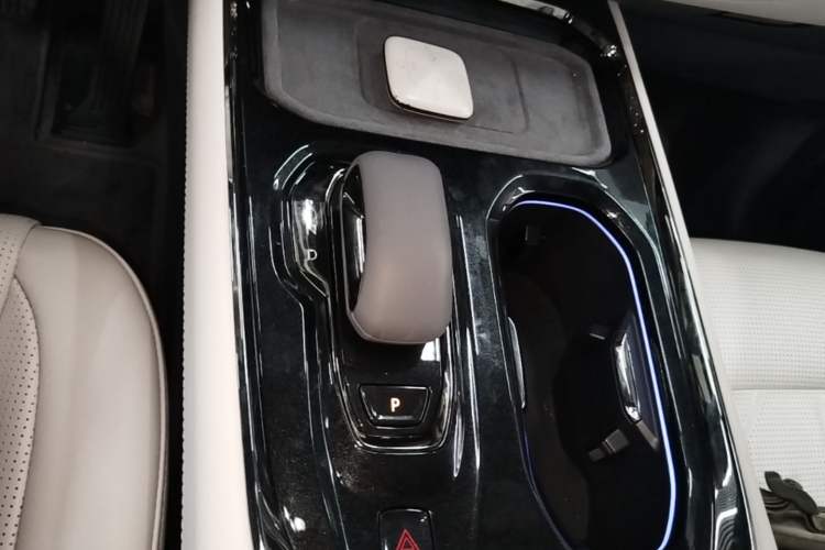 Used Zeekr 009 2024 7-Seater Aisle Version 108 kWh Gear Lever