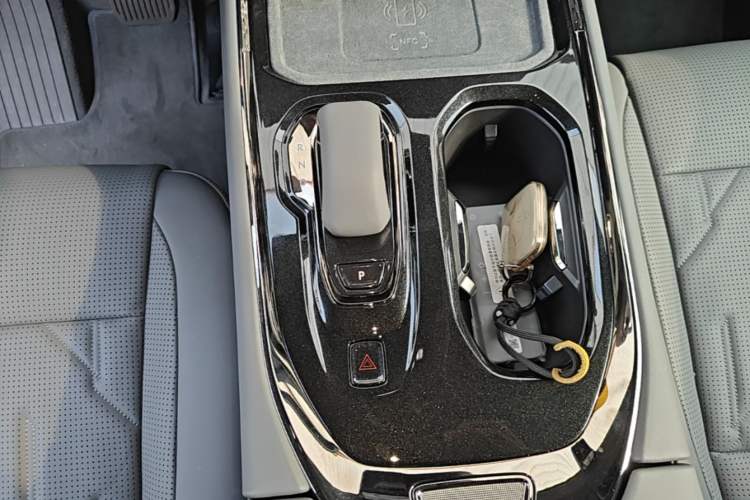 Used Zeekr 009 2024 7-Seater Aisle Version 108 kWh Gear Lever