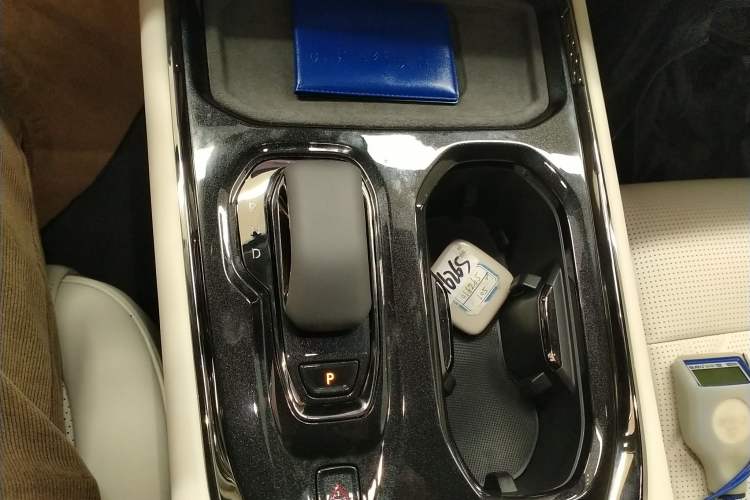 Used Zeekr 009 2024 Six-Seat Executive Version 4WD 108 kWh Gear Lever