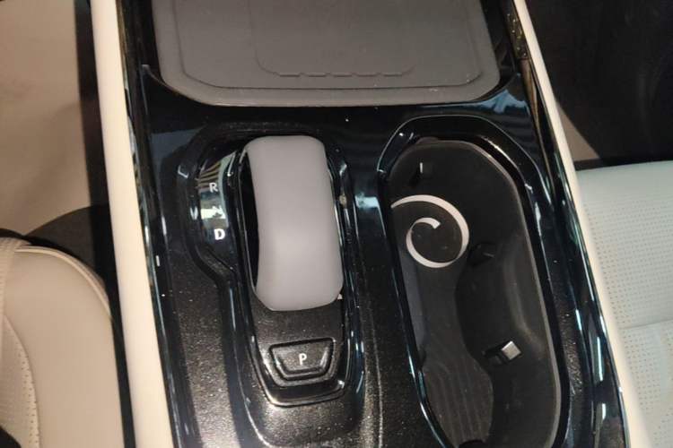 Used Zeekr 009 2024 Six-Seat Executive Version 4WD 140 kWh Gear Lever