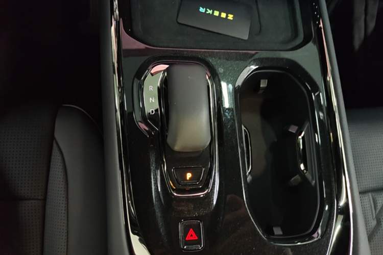 Used Zeekr 009 2024 Six-Seat Executive Version 4WD 108 kWh Gear Lever