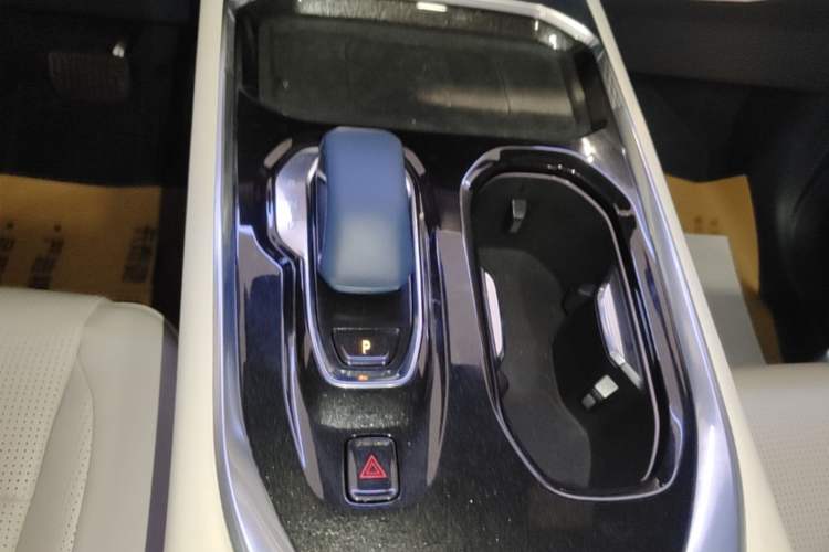 Used Zeekr 009 2024 Six-Seat Executive Version 4WD 108 kWh Gear Lever