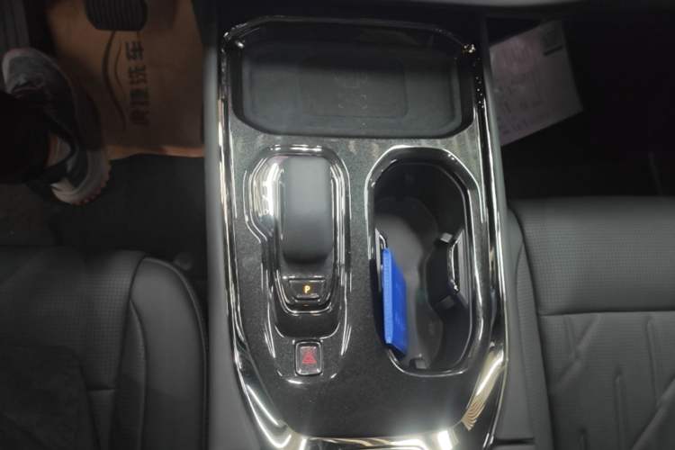 Used Zeekr 009 2024 Six-Seat Executive Version 4WD 108 kWh Gear Lever