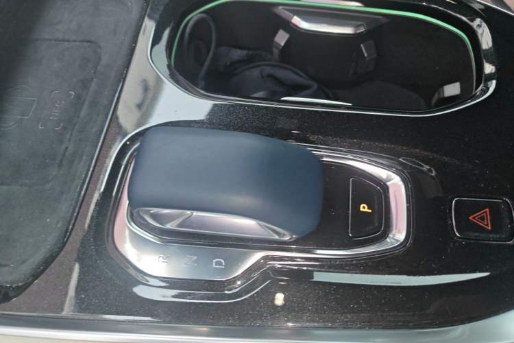 Used Zeekr 009 2024 Six-Seat Executive Version 4WD 108 kWh Gear Lever