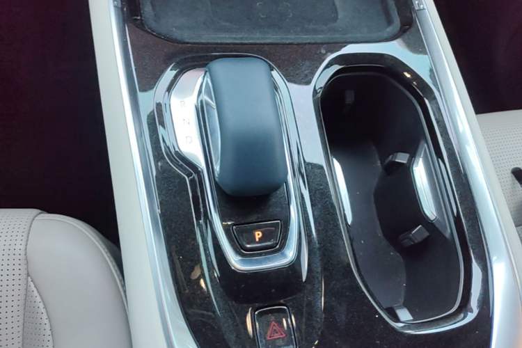 Used Zeekr 009 2024 Six-Seat Executive Version 4WD 108 kWh Gear Lever