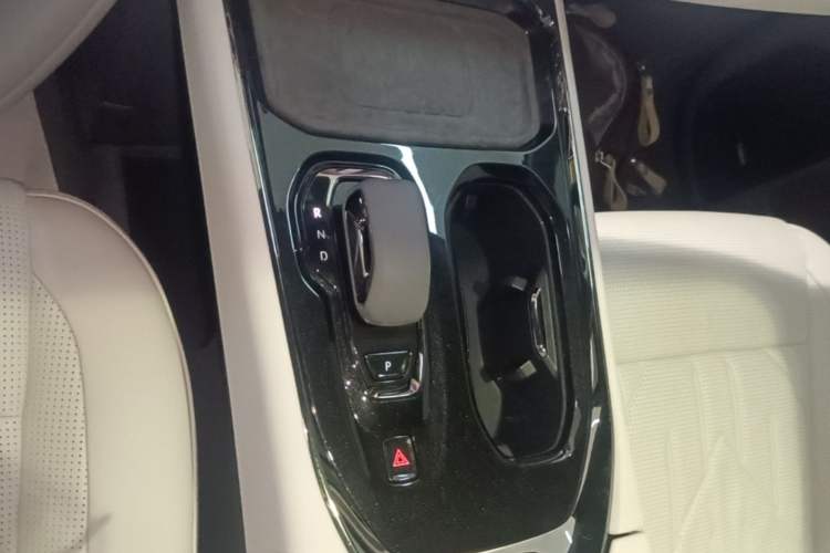 Used Zeekr 009 2024 Six-Seat Executive Version 4WD 108 kWh Gear Lever