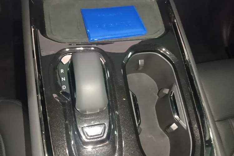 Used Zeekr 009 2024 Six-Seat Executive Version 4WD 108 kWh Gear Lever