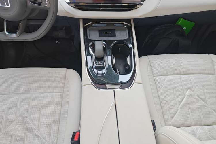 Used Zeekr 009 2024 7-Seater Walk-Through Version Four-Wheel Drive 108 kWh Gear Lever