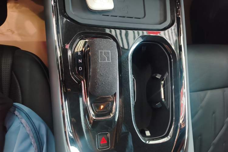 Used Zeekr 009 2024 7-Seater Aisle Version 108 kWh Gear Lever