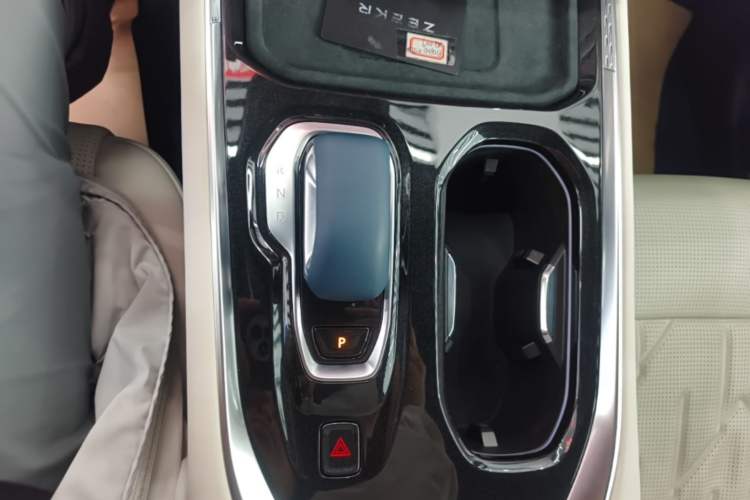 Used Zeekr 009 2024 7-Seater Walk-Through Version Four-Wheel Drive 108 kWh Gear Lever