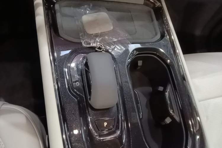 Used Zeekr 009 2024 7-Seater Walk-Through Version Four-Wheel Drive 108 kWh Gear Lever