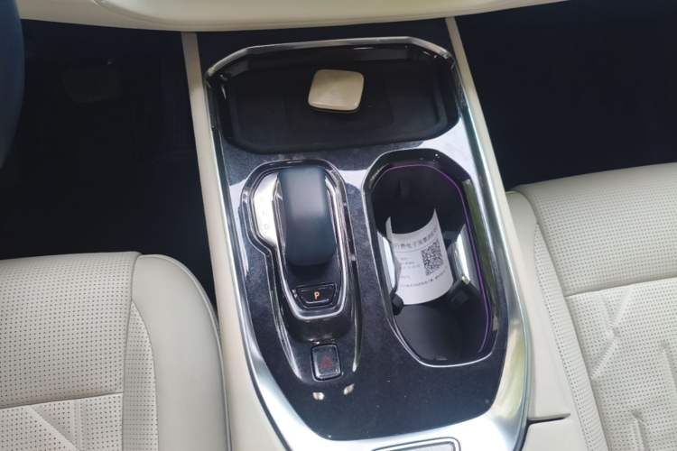 Used Zeekr 009 2024 Six-Seat Executive Version 4WD 108 kWh Gear Lever