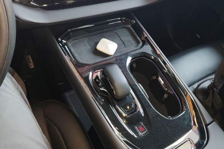 Used Zeekr 009 2024 7-Seater Walk-Through Version Four-Wheel Drive 108 kWh Gear Lever
