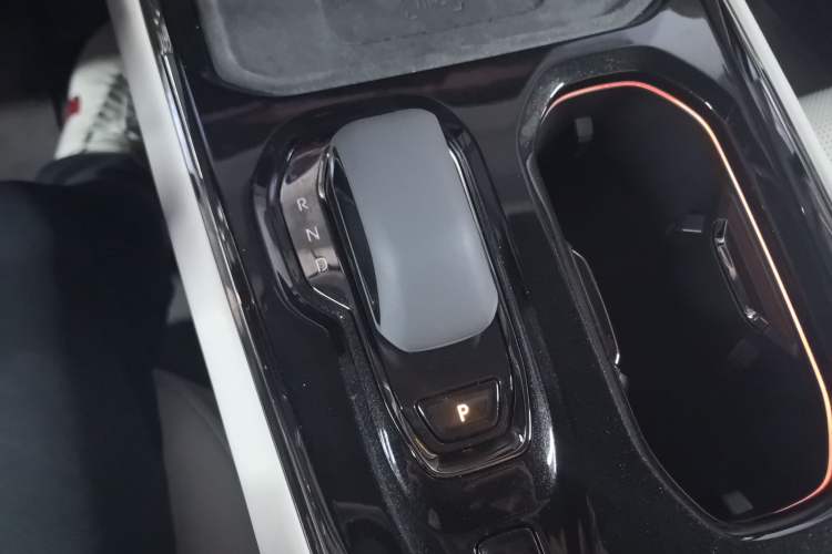 Used Zeekr 009 2024 7-Seater Walk-Through Version Four-Wheel Drive 108 kWh Gear Lever