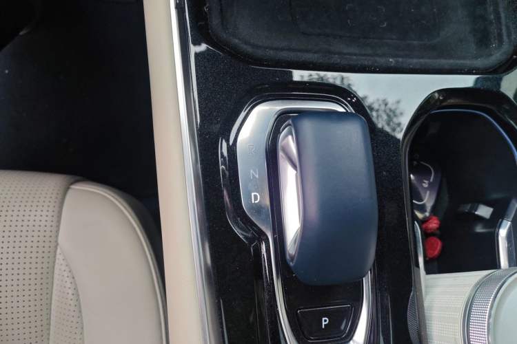 Used Zeekr 009 2024 Six-Seat Executive Version 4WD 108 kWh Gear Lever